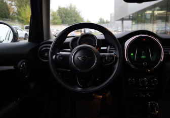 Подержанный автомобиль MINI Hatch 2018 года (8 фото)