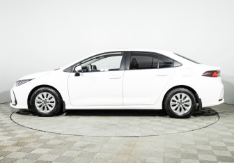 Подержанный автомобиль Toyota Corolla Sedan 2021 года (8 фото)