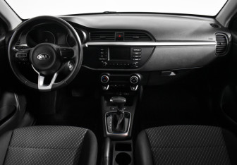 Подержанный автомобиль Kia Rio Hatchback 2019 года (14 фото)