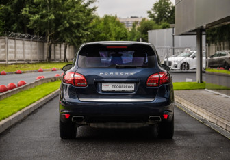 Подержанный автомобиль Porsche Cayenne 2013 года (7 фото)