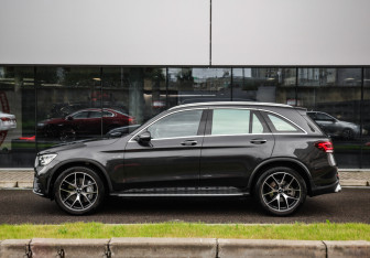 Подержанный автомобиль Mercedes-Benz GLC AMG 2021 года (9 фото)