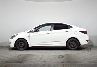 Подержанный автомобиль Hyundai Solaris Sedan 2015 года (8 фото)