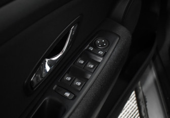 Подержанный автомобиль Renault Fluence 2014 года (10 фото)