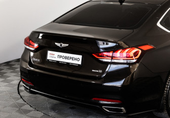 Подержанный автомобиль Hyundai Genesis 2015 года (13 фото)
