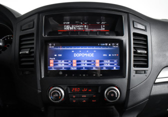 Подержанный автомобиль Mitsubishi Pajero 2013 года (16 фото)