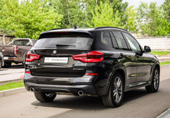 Подержанный автомобиль BMW X3 2020 года (6 фото)