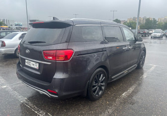 Подержанный автомобиль Kia Carnival 2019 года (5 фото)