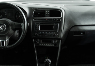 Подержанный автомобиль Volkswagen Polo Sedan 2013 года (14 фото)