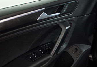 Подержанный автомобиль Volkswagen Tiguan 2020 года (20 фото)
