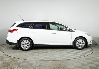 Подержанный автомобиль Ford Focus Hatchback 2012 года (4 фото)