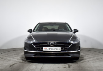 Подержанный автомобиль Hyundai Sonata 2021 года (2 фото)