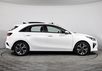 Подержанный автомобиль Kia Ceed Hatchback 2021 года (5 фото)
