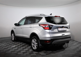 Подержанный автомобиль Ford Kuga 2018 года (7 фото)