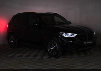 Подержанный автомобиль BMW X5 2020 года (32 фото)