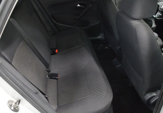 Подержанный автомобиль Volkswagen Polo Sedan 2013 года (13 фото)