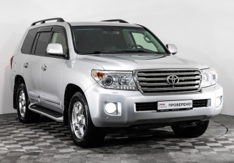 Подержанный автомобиль Toyota Land Cruiser Suv 2012 года (4 фото)