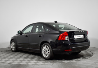 Подержанный автомобиль Volvo S40 2012 года (7 фото)