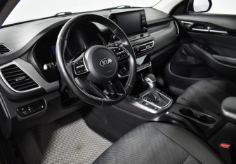 Подержанный автомобиль Kia Seltos 2021 года (9 фото)