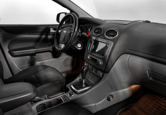 Подержанный автомобиль Ford Focus Sedan 2011 года (13 фото)