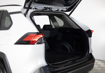 Подержанный автомобиль Toyota RAV4 2019 года (23 фото)