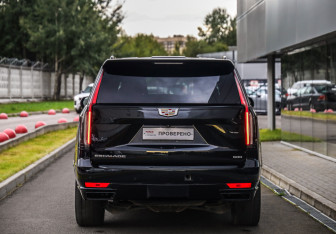 Подержанный автомобиль Cadillac Escalade Suv 2022 года (7 фото)
