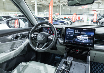 Подержанный автомобиль GAC GS8 2023 года (32 фото)