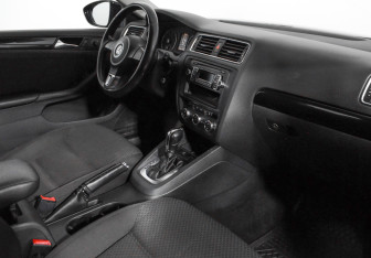 Подержанный автомобиль Volkswagen Jetta Sedan 2013 года (14 фото)