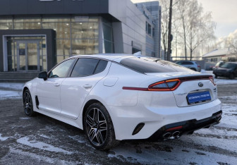 Подержанный автомобиль Kia Stinger 2018 года (6 фото)