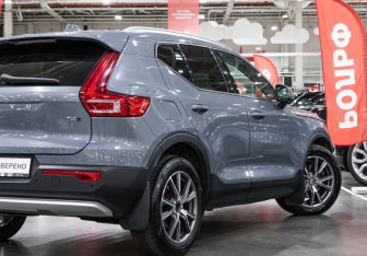 Подержанный автомобиль Volvo XC40 2019 года (8 фото)