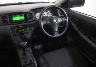 Подержанный автомобиль Toyota Corolla Hatchback 2002 года (6 фото)