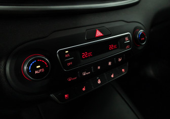 Подержанный автомобиль Kia Sorento 2018 года (17 фото)