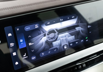 Подержанный автомобиль Geely Monjaro 2023 года (19 фото)