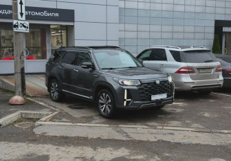 Подержанный автомобиль Changan CS95 2023 года (3 фото)