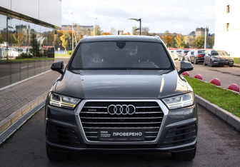 Подержанный автомобиль Audi Q7 2015 года (3 фото)