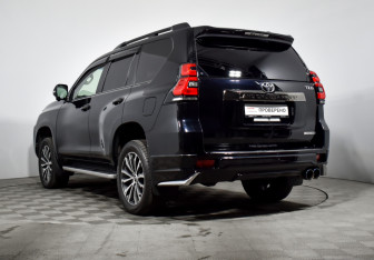 Подержанный автомобиль Toyota Land Cruiser Prado 2019 года (7 фото)