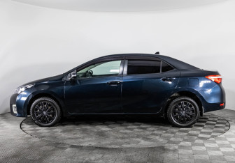 Подержанный автомобиль Toyota Corolla Sedan 2014 года (8 фото)