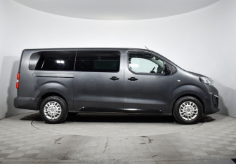 Подержанный автомобиль Peugeot Traveller 2018 года (4 фото)