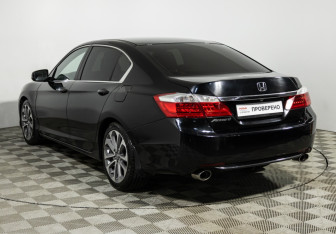 Подержанный автомобиль Honda Accord Sedan 2013 года (7 фото)
