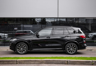 Подержанный автомобиль BMW X5 2020 года (9 фото)