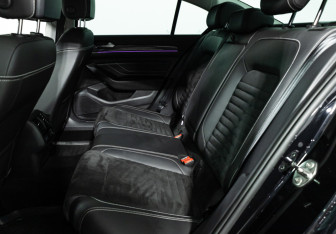 Подержанный автомобиль Volkswagen Passat Sedan 2020 года (10 фото)