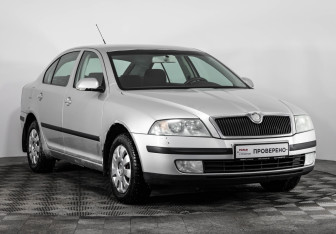 Подержанный автомобиль Skoda Octavia Liftback 2005 года (3 фото)
