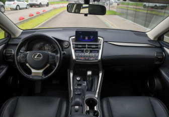 Подержанный автомобиль Lexus NX 2016 года (11 фото)