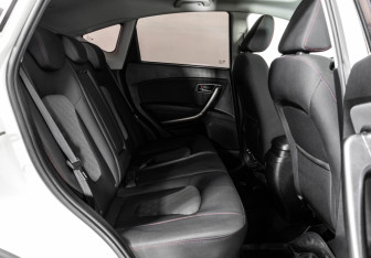 Подержанный автомобиль FAW Besturn X80 2017 года (16 фото)