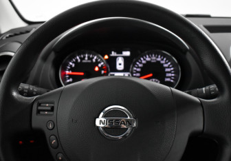 Подержанный автомобиль Nissan Qashqai 2013 года (17 фото)