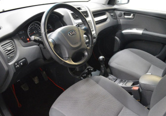 Подержанный автомобиль Kia Sportage 2009 года (10 фото)