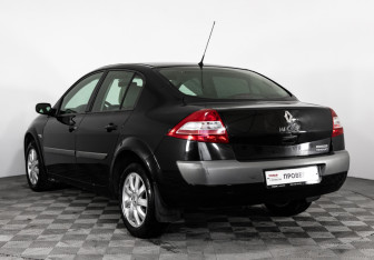 Подержанный автомобиль Renault Megane Sedan 2007 года (7 фото)