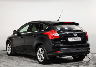 Подержанный автомобиль Ford Focus Hatchback 2013 года (7 фото)