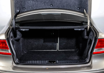 Подержанный автомобиль Saab 9-3 Sedan 2003 года (18 фото)