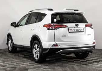 Подержанный автомобиль Toyota RAV4 2016 года (7 фото)