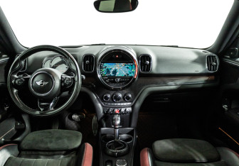 Подержанный автомобиль MINI Countryman 2017 года (13 фото)